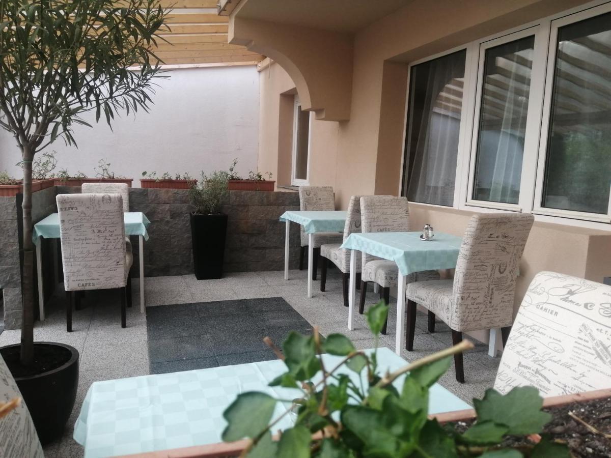 Bed and Breakfast Filsdeger Royal Panzió Exterior foto